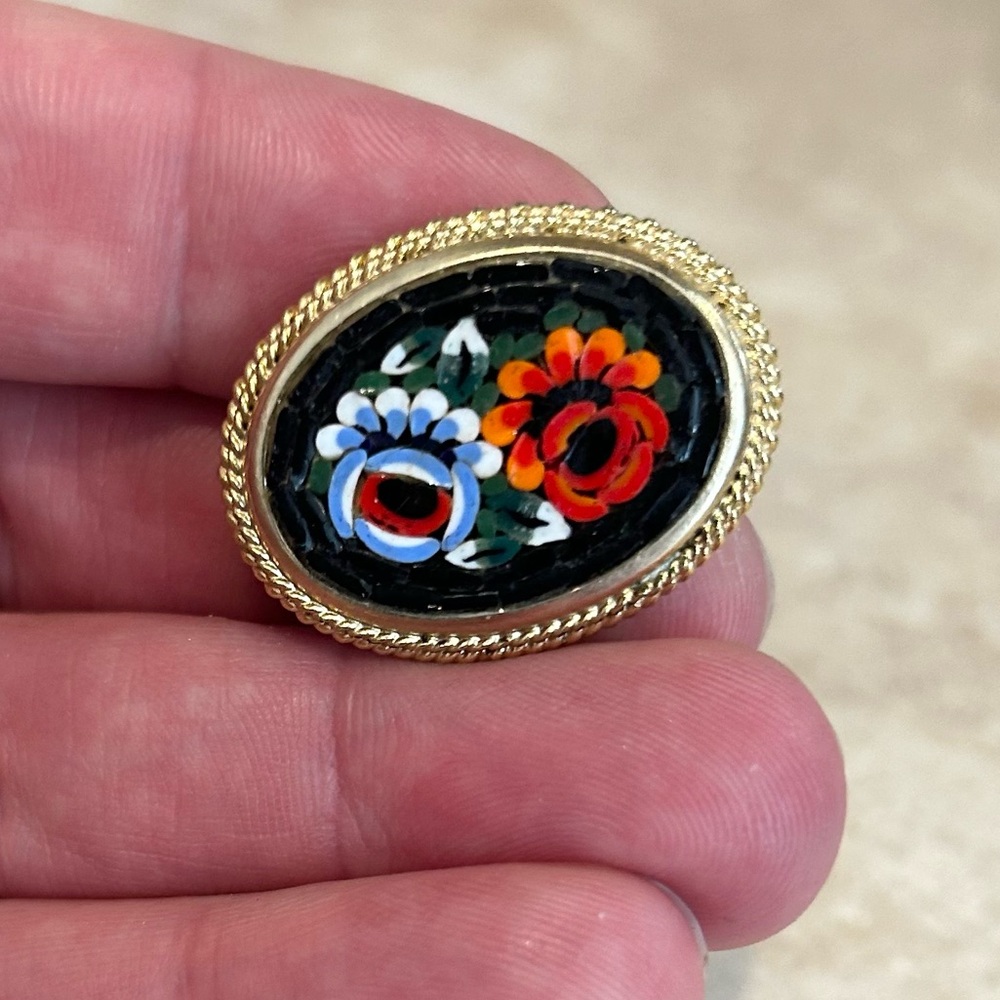 VINTAGE & Beautiful Brooch / Pin. Made in Italy